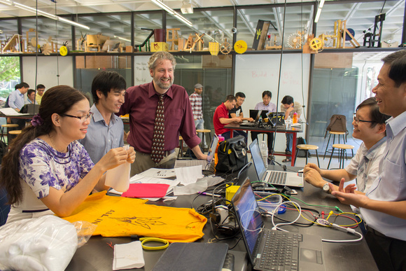 Interaction between students and professors about a current project